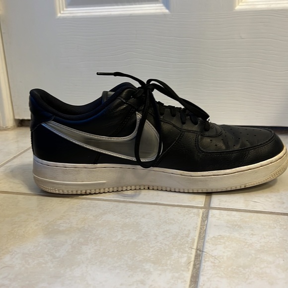 Black Nike Air Force 1 (US-11) - Picture 5 of 8
